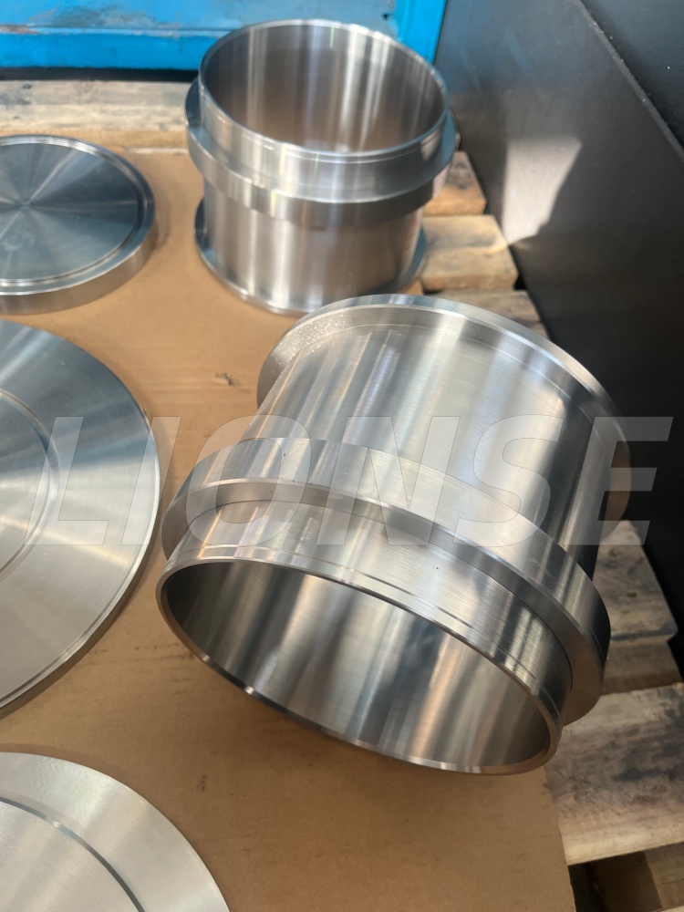 کیا اپنی مرضی کے مطابق بنی ہوئی جھاڑیاں لاگت کے قابل ہیں؟