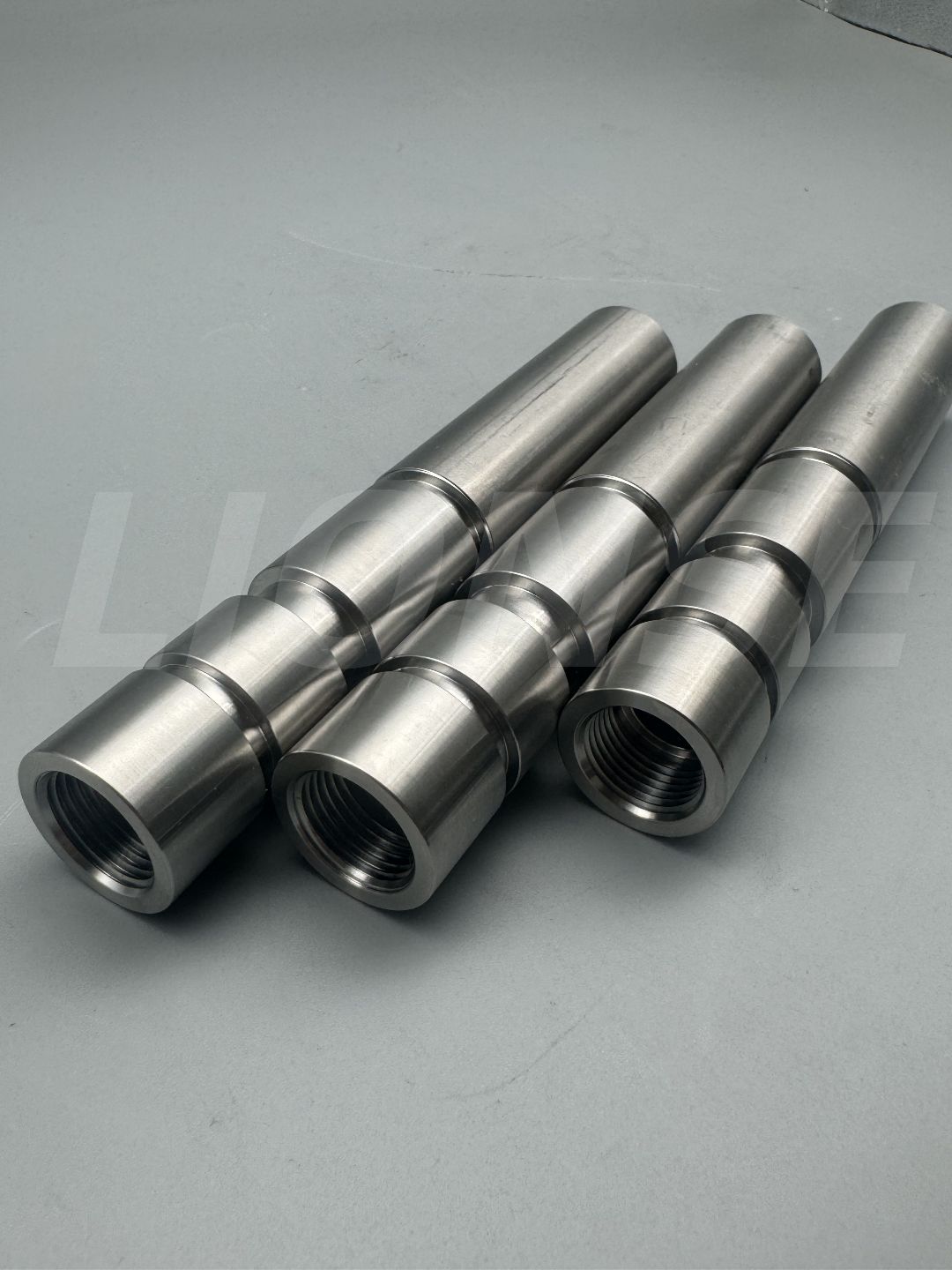 این سی ٹرن کے ساتھ ٹائٹینیم گریڈ 5 شافٹ